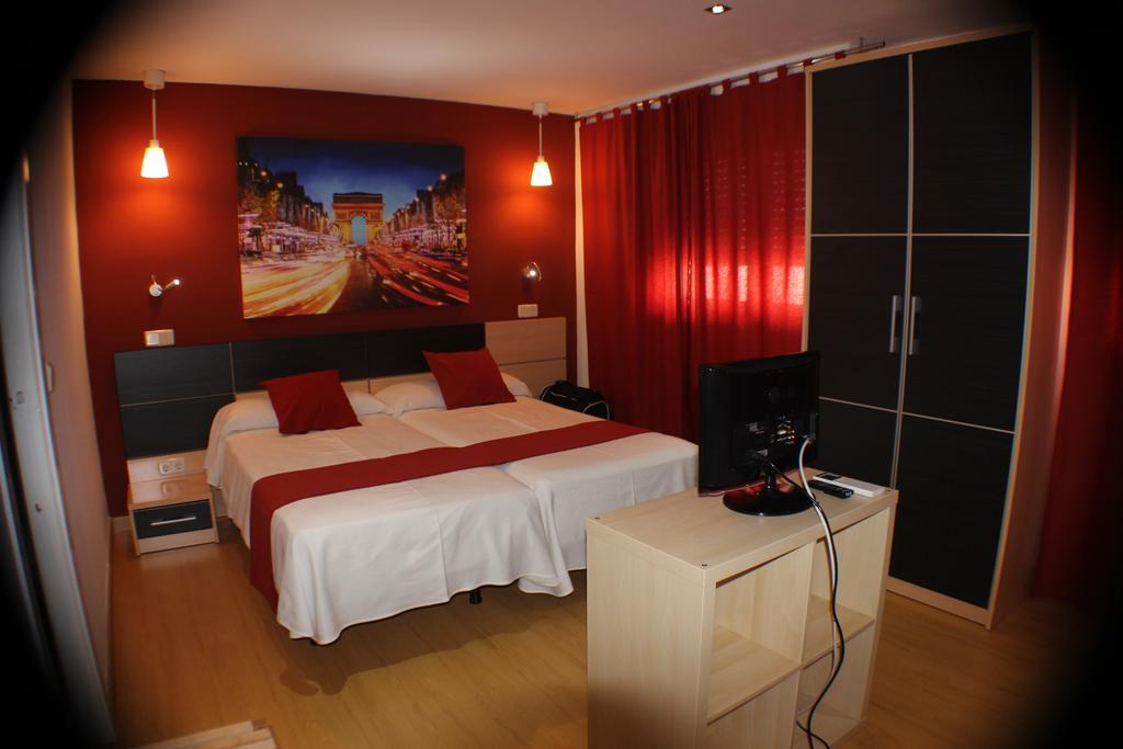 Hostal Falfes Madrid Bagian luar foto