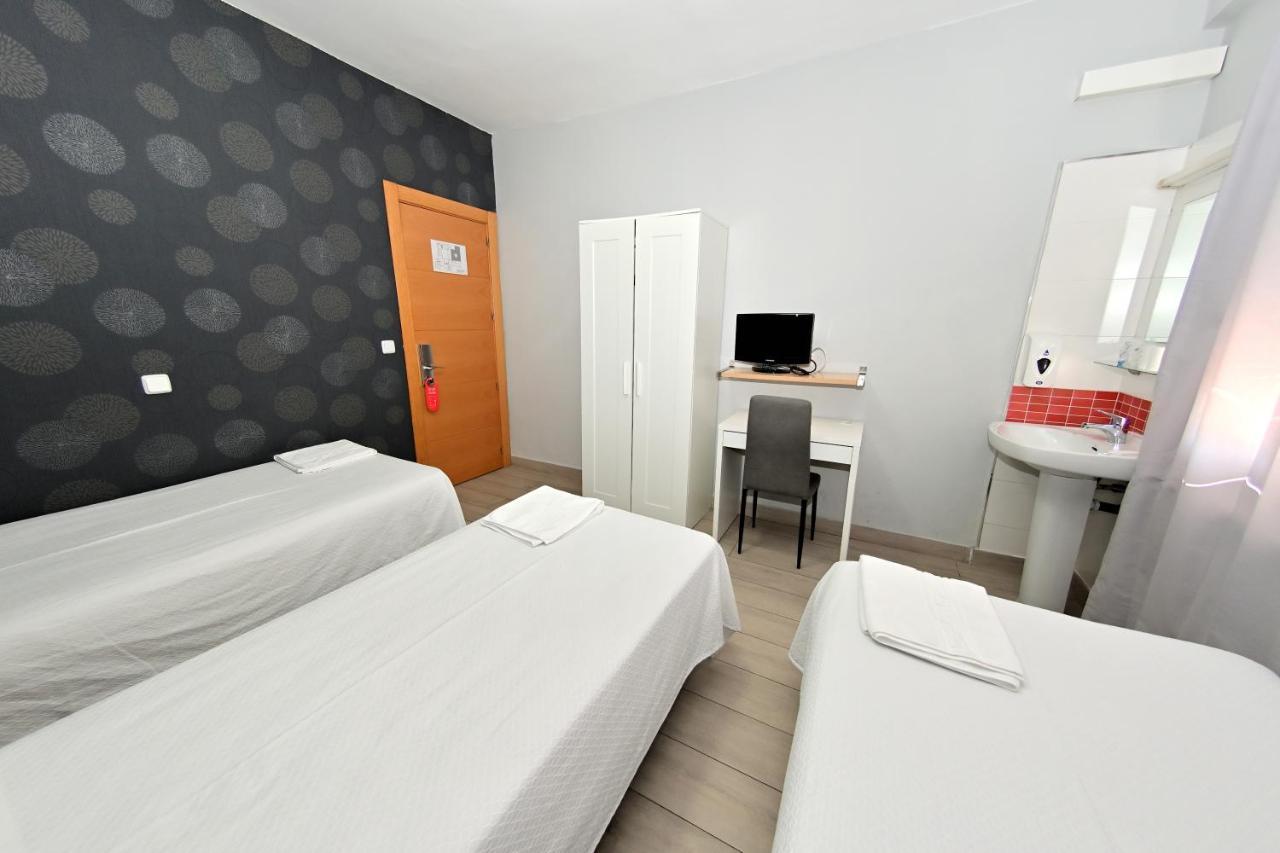 Hostal Falfes Madrid Bagian luar foto