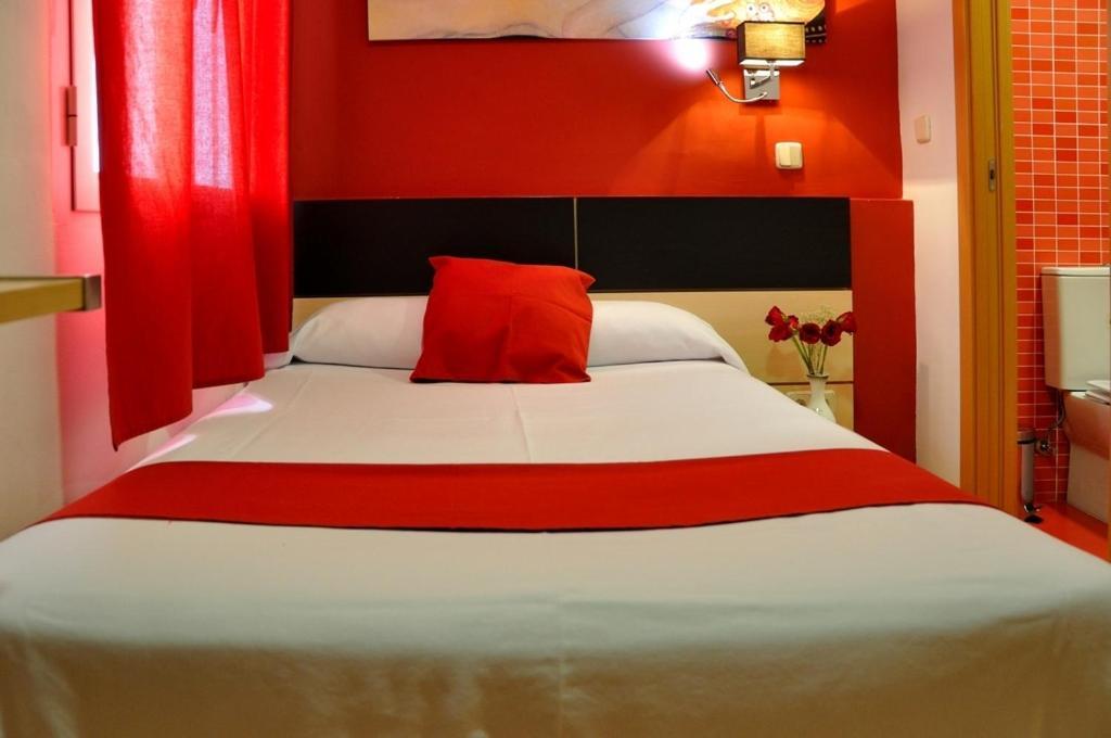 Hostal Falfes Madrid Bagian luar foto