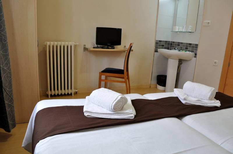 Hostal Falfes Madrid Bagian luar foto