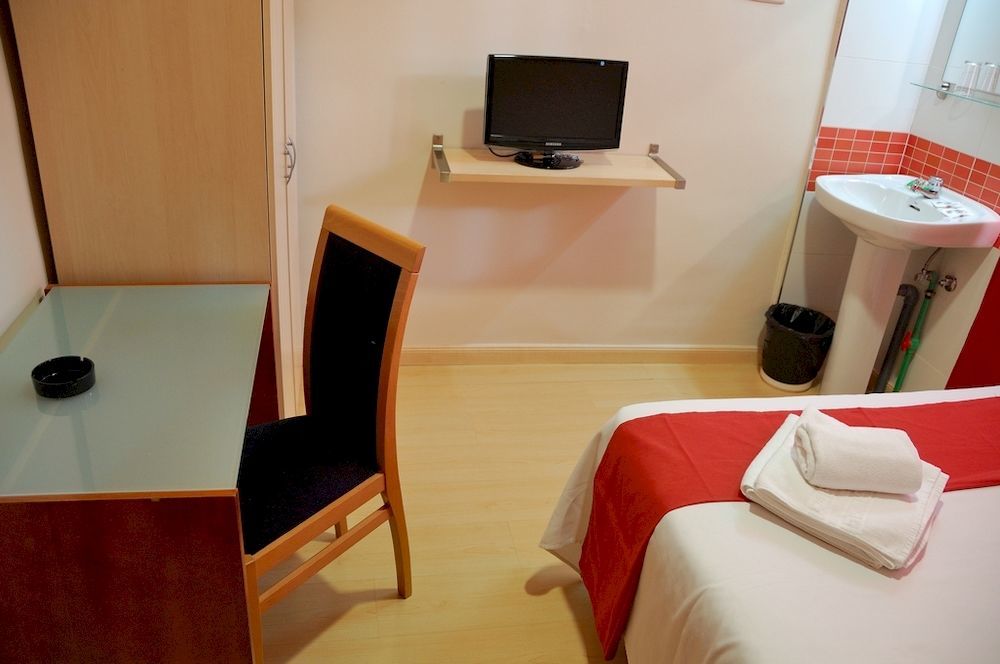 Hostal Falfes Madrid Bagian luar foto