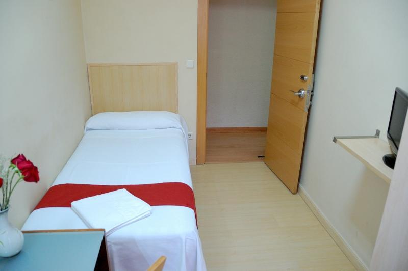 Hostal Falfes Madrid Bagian luar foto